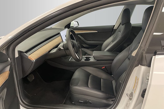 Tesla Model 3 11 of 16