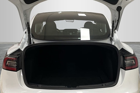 Tesla Model 3 10 of 16
