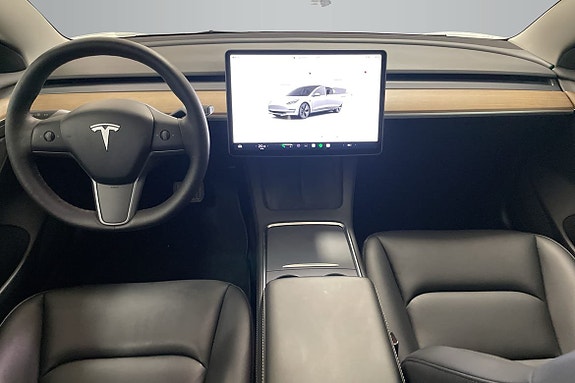 Tesla Model 3 13 of 16