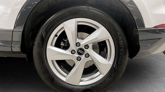 Audi Q3 6 of 13