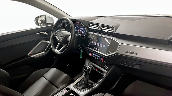Audi Q3 11 of 13