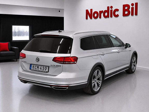 Volkswagen Passat Alltrack 3 of 5