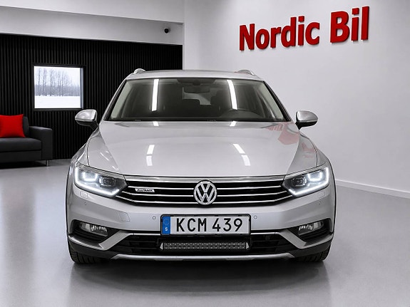 Volkswagen Passat Alltrack 2 of 5