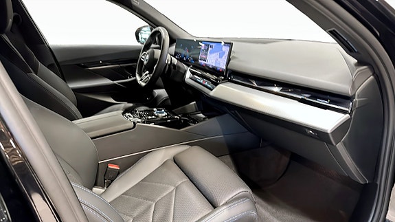 BMW 530e 3 of 5