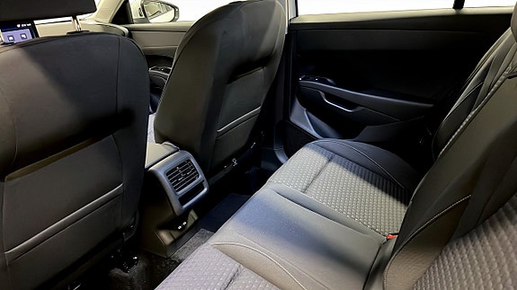 Volkswagen T-Roc 11 of 21