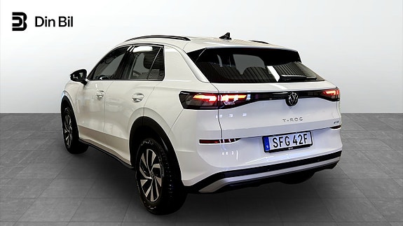 Volkswagen T-Roc 3 of 21