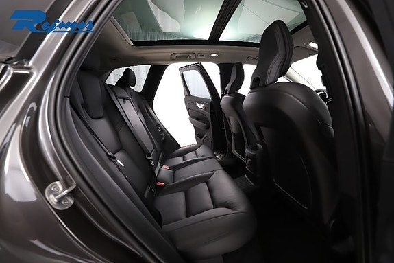 Volvo XC60 8 of 30