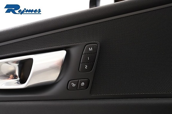 Volvo XC60 13 of 30