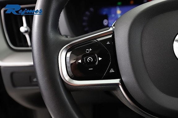 Volvo XC60 12 of 30