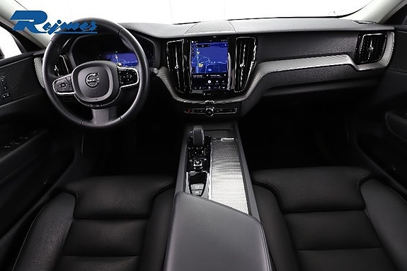 Volvo XC60 2 of 30