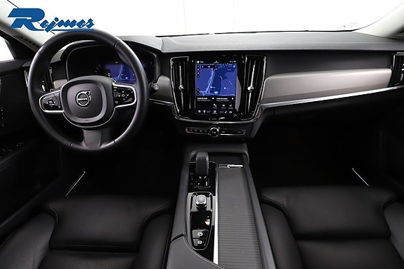 Volvo V90 Cross Country 2 of 5