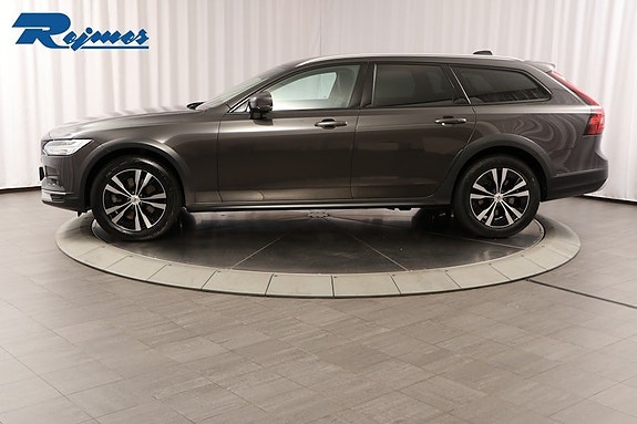 Volvo V90 Cross Country 3 of 5