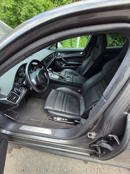 Porsche Panamera S 5 of 5