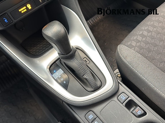 Toyota Yaris 12 of 15