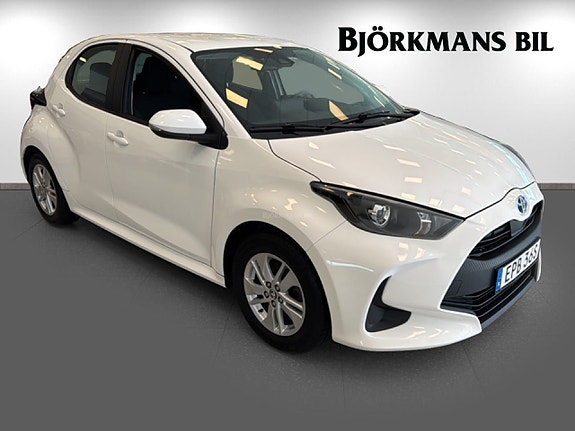Toyota Yaris 3 of 5