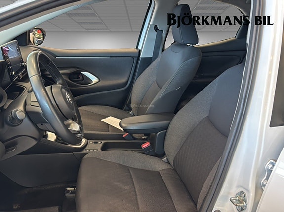 Toyota Yaris 8 of 15