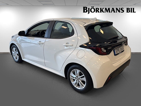 Toyota Yaris 6 of 15