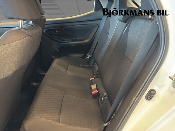 Toyota Yaris 9 of 15