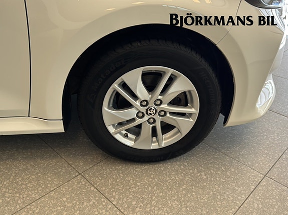 Toyota Yaris 15 of 15