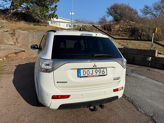 Mitsubishi Outlander 2 of 5
