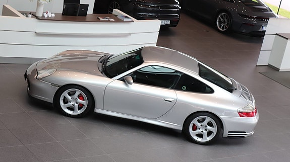 Porsche 911 Carrera 4S 6 of 11