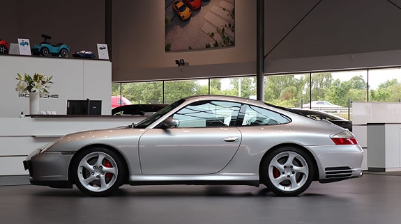 Porsche 911 4 of 5