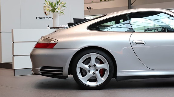 Porsche 911 Carrera 4S 9 of 11