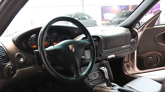 Porsche 911 Carrera 4S 7 of 11