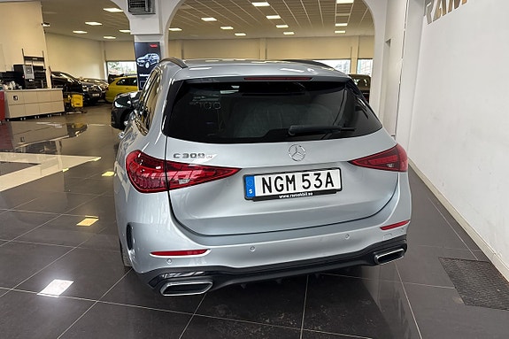 Mercedes-Benz C300 13 of 16