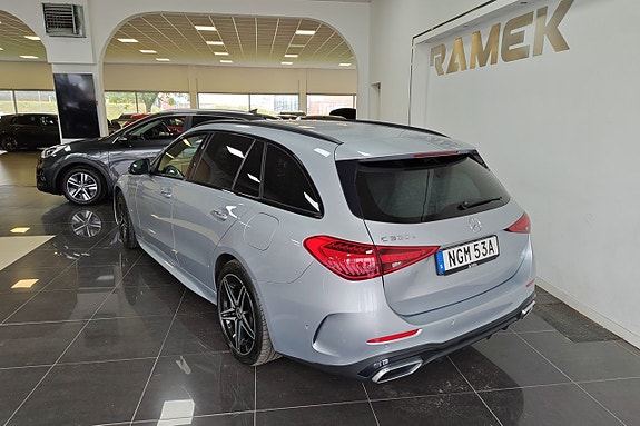 Mercedes-Benz C300 3 of 5