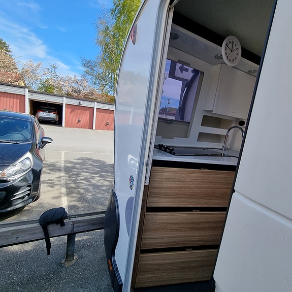 Adria Action 361 LH med Mover och elektriska stödben 3 of 5