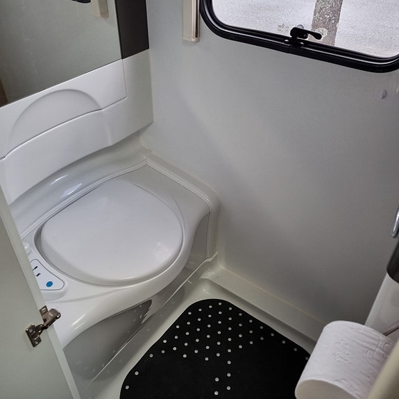 Adria Action 361 LH med Mover och elektriska stödben 5 of 5