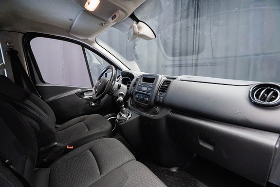 Opel Vivaro 14 of 21