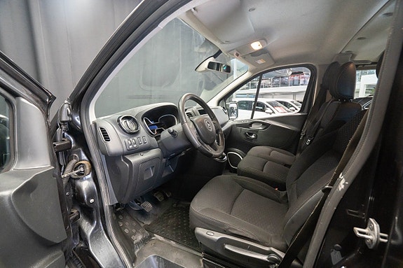 Opel Vivaro 15 of 21