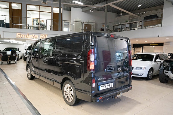 Opel Vivaro 9 of 21