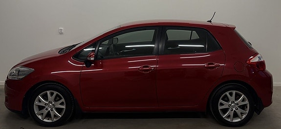 Toyota Auris 2 of 10