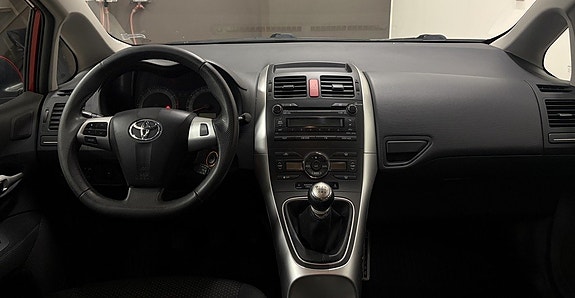 Toyota Auris 8 of 10