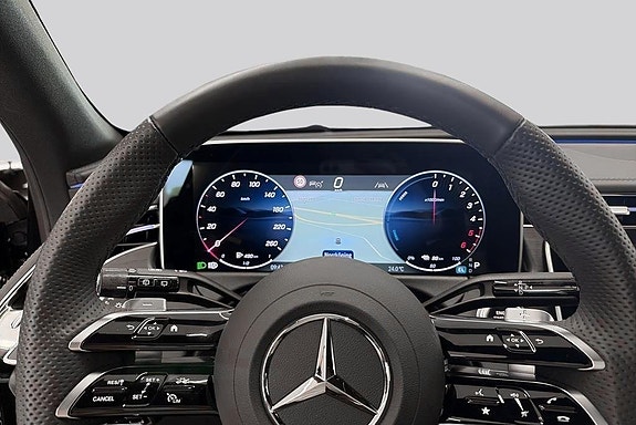 Mercedes-Benz E300 de 10 of 17