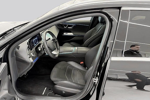 Mercedes-Benz E300 de 8 of 17