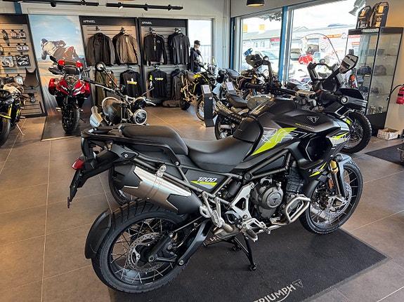 Triumph Tiger 1200 Desert Edition Kampanj till 30/9 18.000:- i tillbehör 2 of 5