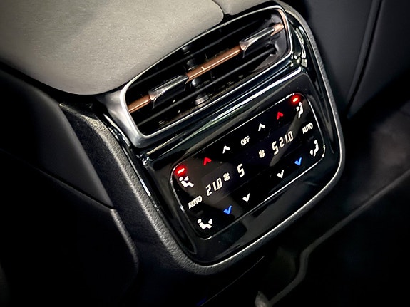 Mercedes-Benz EQS SUV 10 of 30