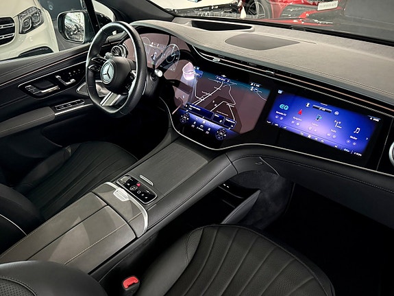 Mercedes-Benz EQS SUV 13 of 30