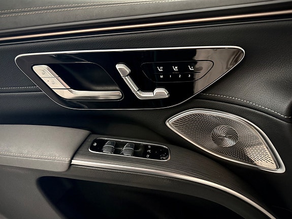 Mercedes-Benz EQS SUV 26 of 30