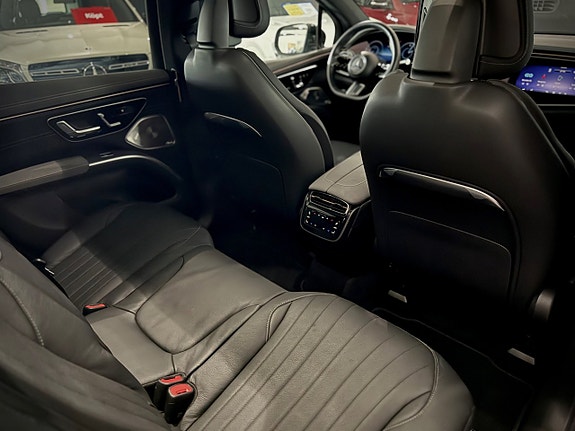 Mercedes-Benz EQS SUV 16 of 30