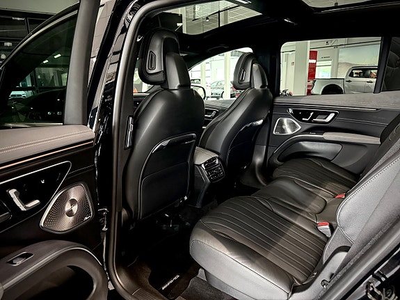 Mercedes-Benz EQS SUV 7 of 30