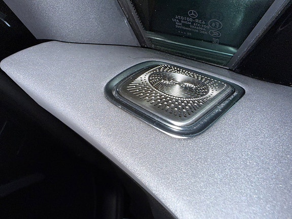 Mercedes-Benz EQS SUV 25 of 30