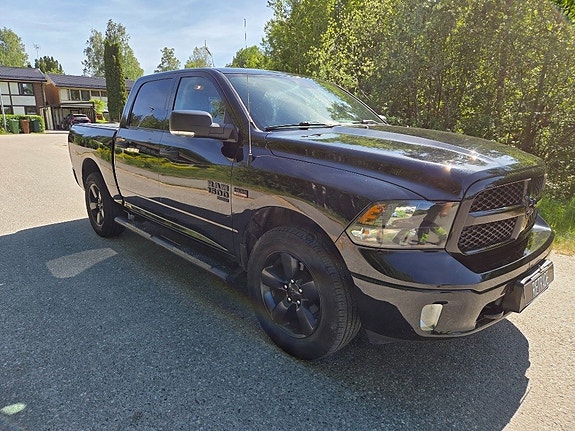 Dodge RAM 1500 2 of 5