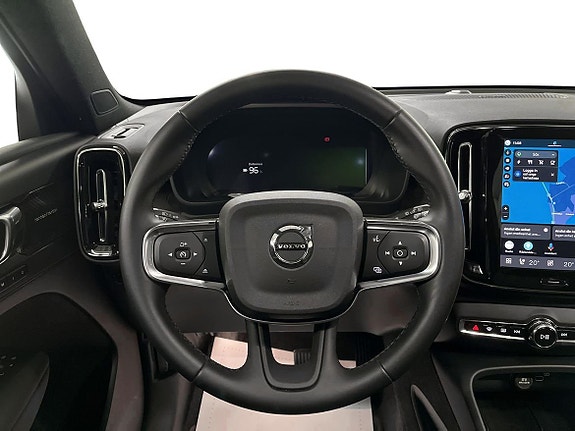 Volvo EX40 9 of 16