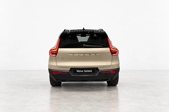 Volvo EX40 4 of 17