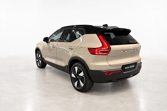 Volvo EX40 3 of 17